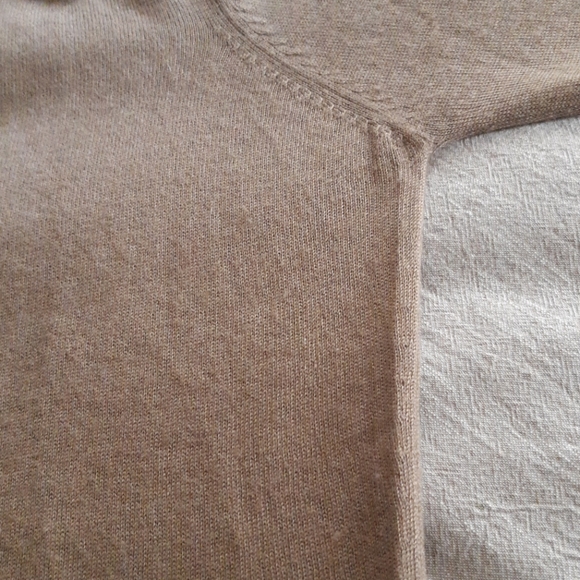 Hugo Boss Silk & Cashmere V-neck Top - Picture 9 of 15